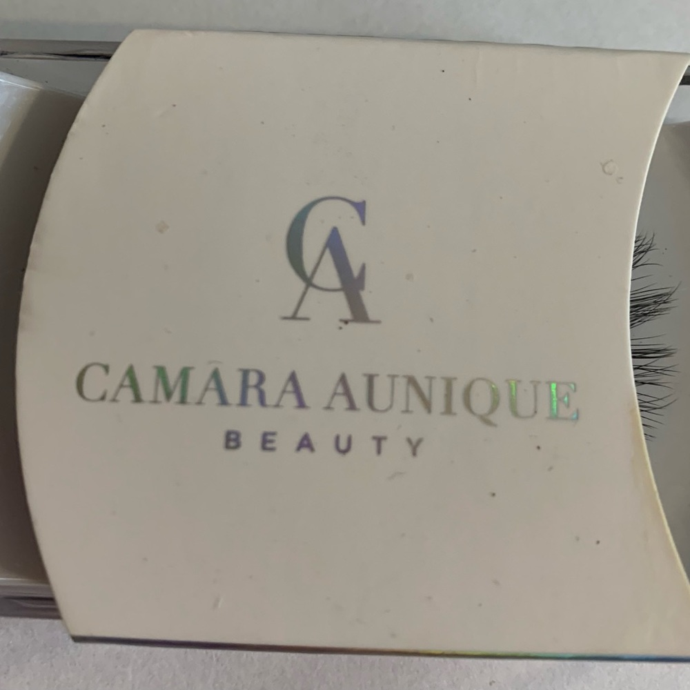 “Camara Aunique” Beauty - Mary Lash               NWT